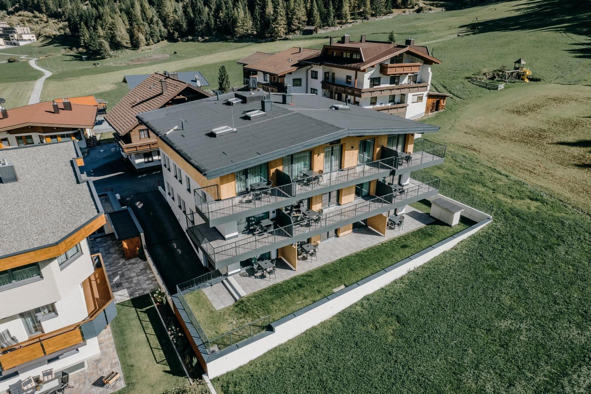 A Casa Granat Apartment Solden Bagian luar foto
